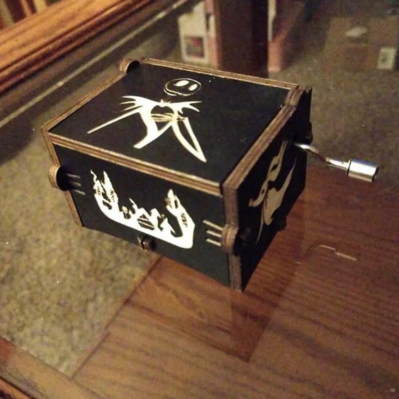 Music Box Wooden Engraved The Nightmare Before Christmas Hand-cranked Musical - Picture 2 of 3